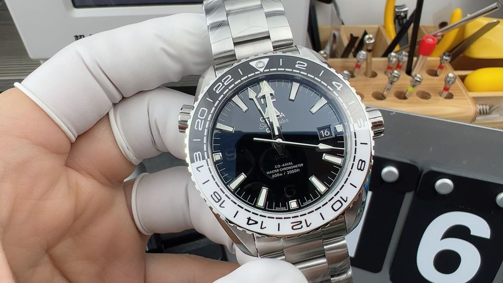 OMEGA 215.30.44.22.01.001