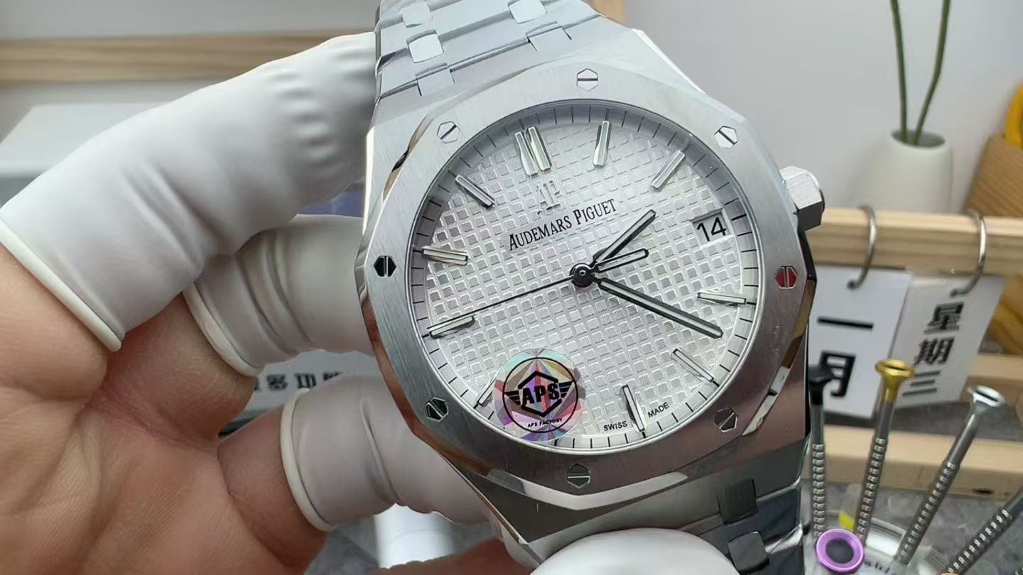 AUDEMARS PIGUET 15400ST.OO.1220ST.02